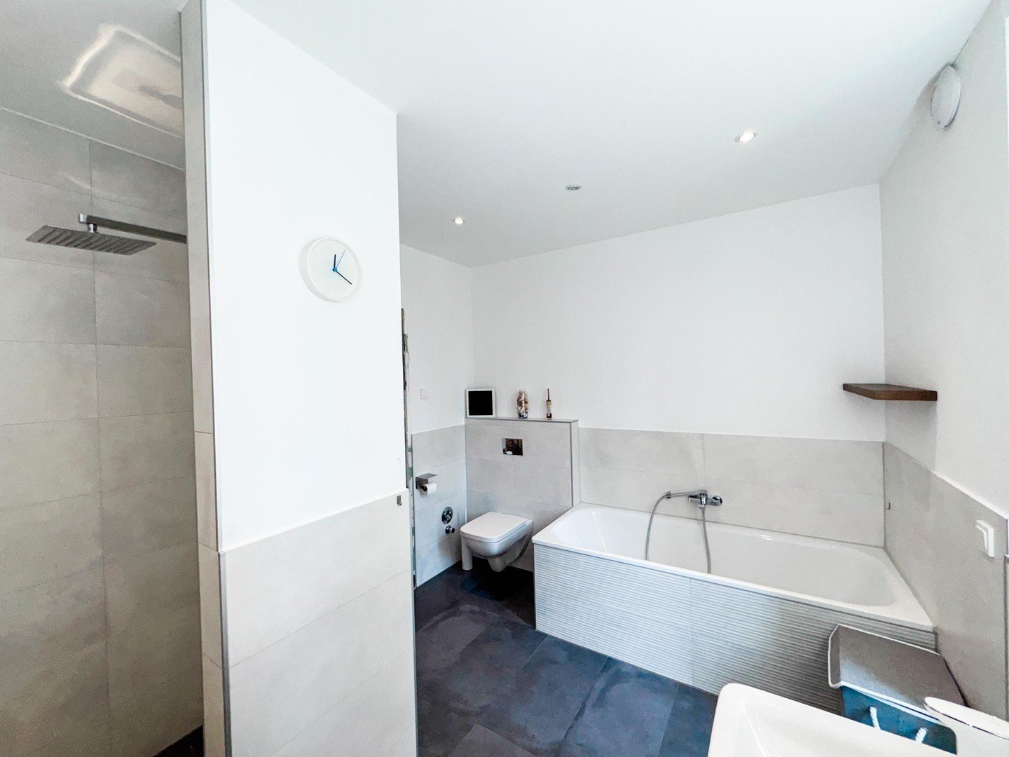 Bathroom with bathtub